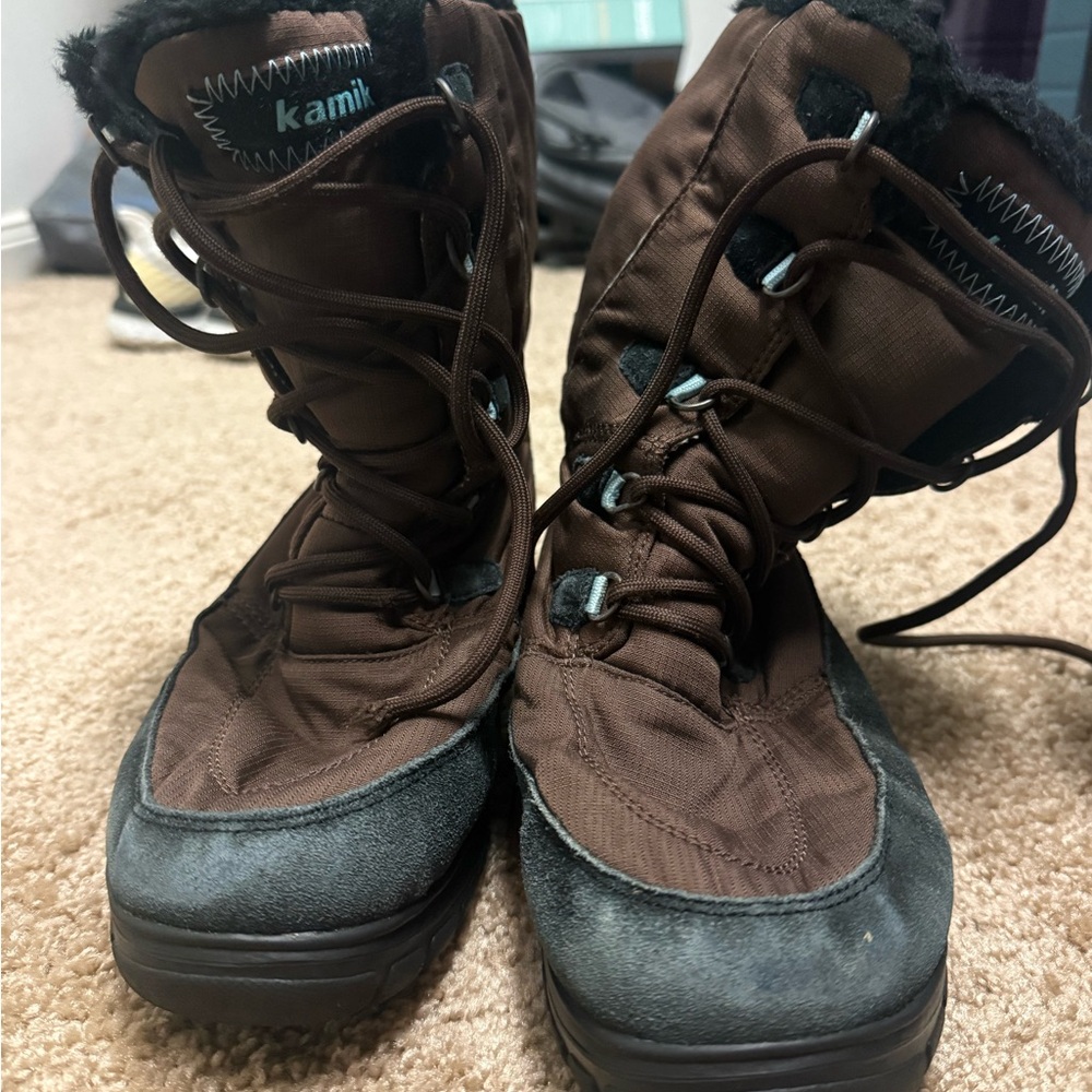 Kamik Brown Lace-Up Winter Boots with Black Faux Fur Trim